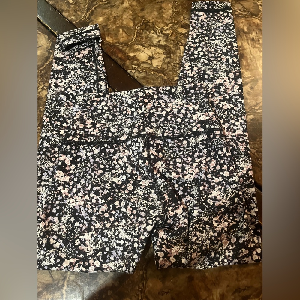 2x Lululemon Wunder under leggings